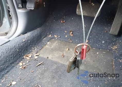 2000 Mercury Grand Marquis Gs z USA, uszkodzony, nr VIN 2MEFM74W7YX702589